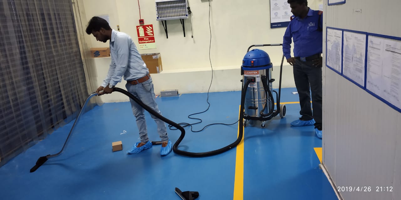 epoxy floor vacuum cleaning